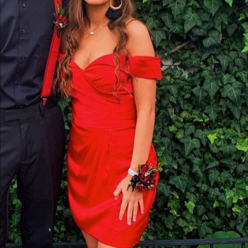 Red hoco dress.
